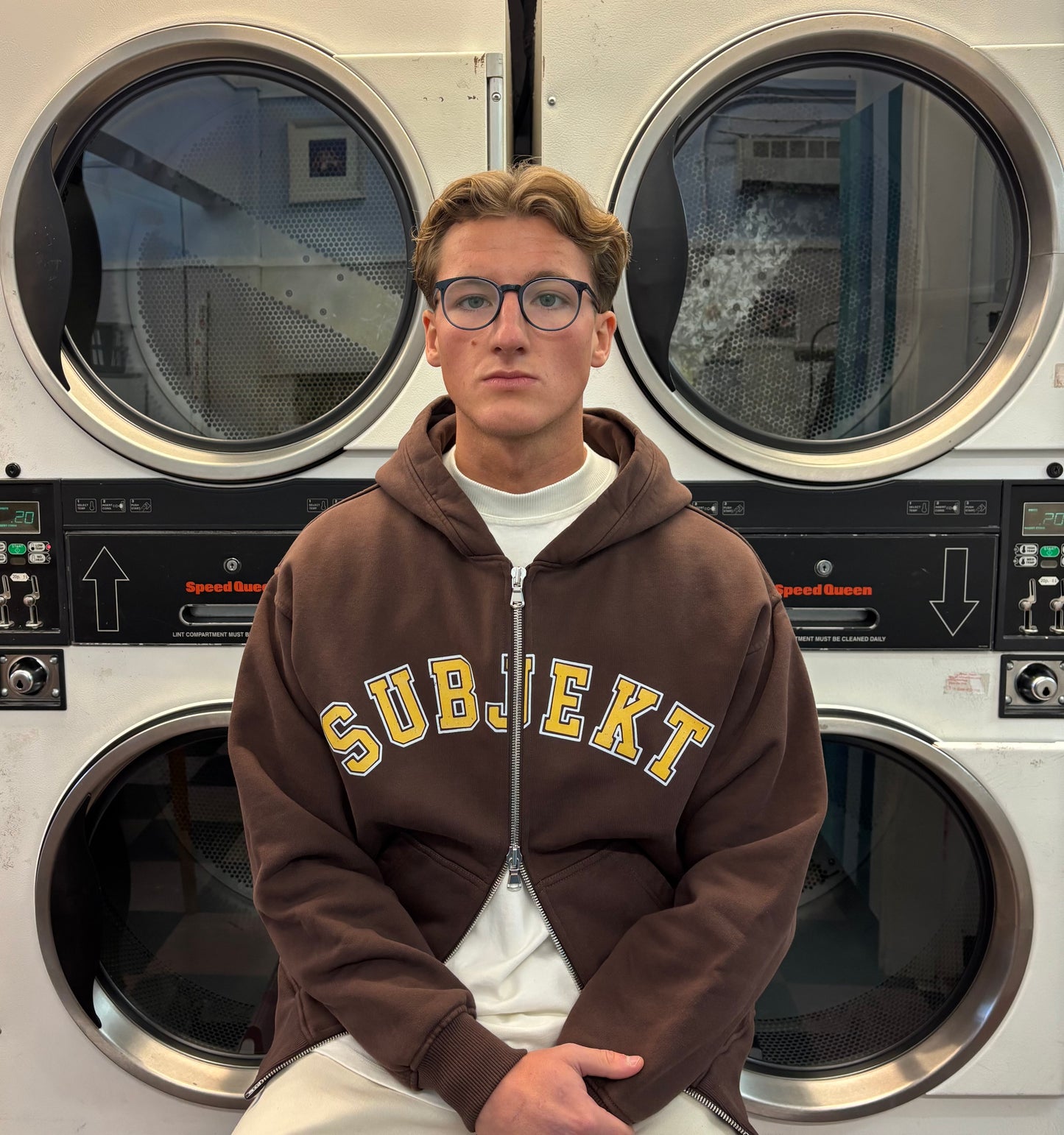 COLLEGE ZIPPER - MOCHA